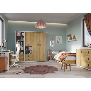 Chambre complète de la collection MASSI avec lit, commode, table de chevet, armoire et bureau.